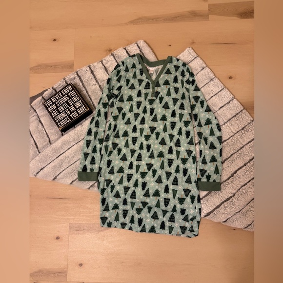 LC Lauren Conrad Other - LC Lauren Conrad Green and Black Kids Pajama Top